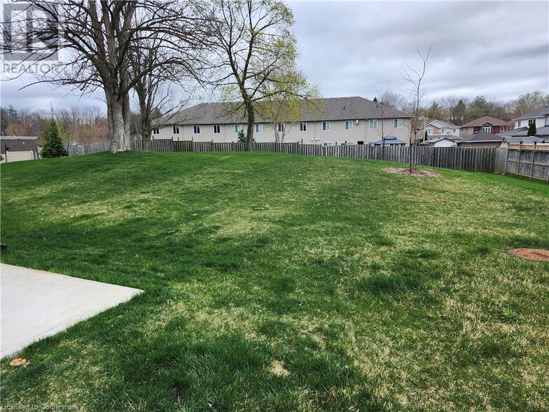 415 Water St S, Cambridge, ON à louer - Photo du bâtiment - Image 2 de 10