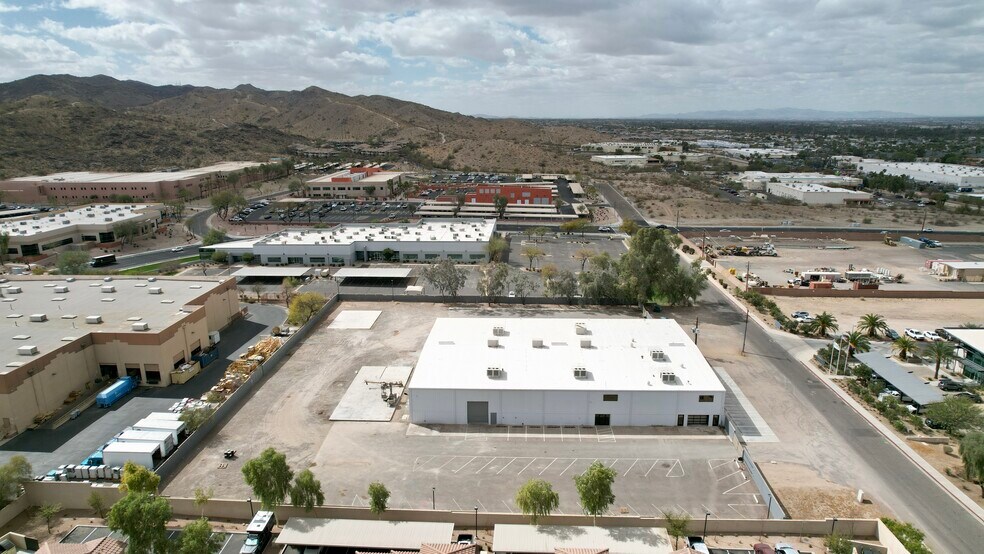 4909 E Beverly Rd, Phoenix, AZ à louer - Photo du bâtiment - Image 2 de 15
