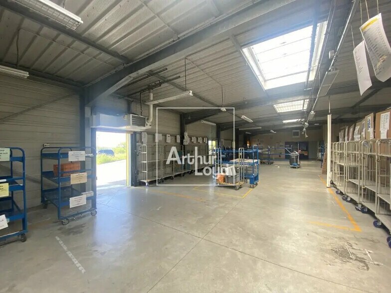 Flex in for sale - Interior Photo - Image 2 of 4