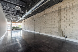3325-3327 NE 32nd St, Fort Lauderdale, FL for lease Interior Photo- Image 2 of 5