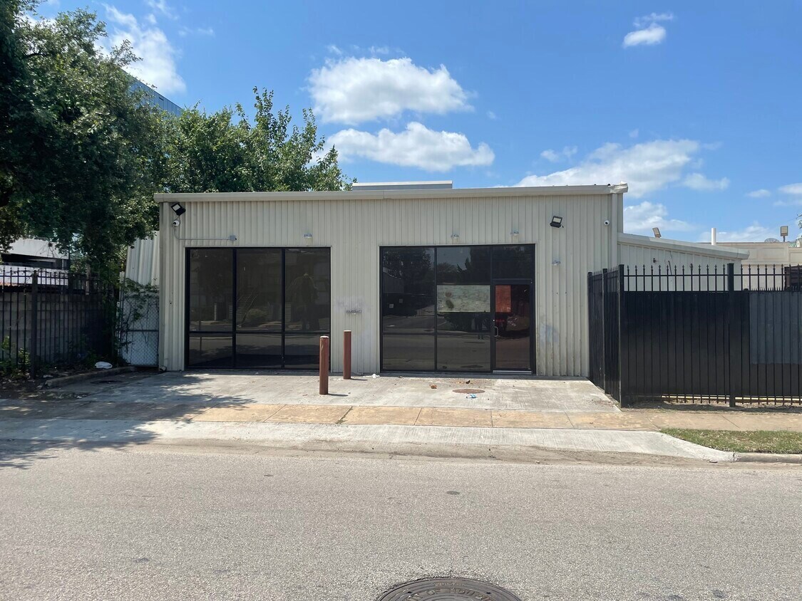 6225 Fairdale Ln, Houston, TX for lease Building Photo- Image 1 of 3
