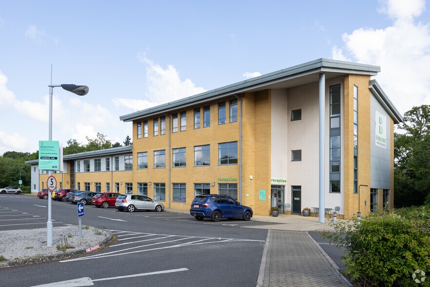 Metcalf Way, Crawley for lease - Building Photo - Image 2 of 3