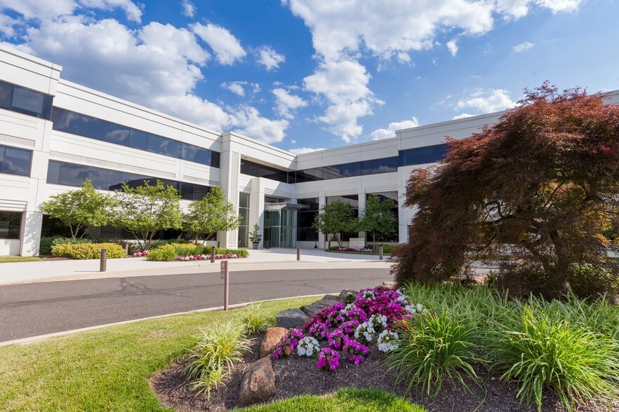 100 Witmer Rd, Horsham Township, PA à louer - Photo du bâtiment - Image 3 de 12