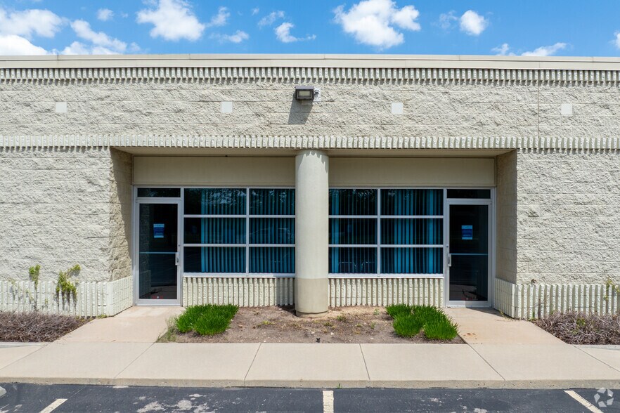 9942 N Alpine Rd, Machesney Park, IL à louer - Photo du bâtiment - Image 3 de 5