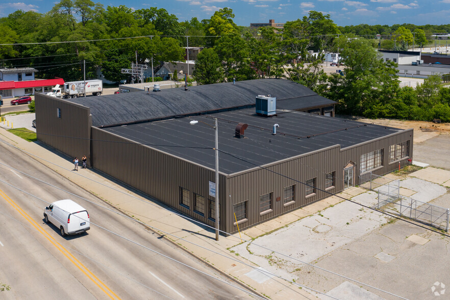 701 W Laketon Ave, Muskegon, MI for lease - Primary Photo - Image 2 of 8