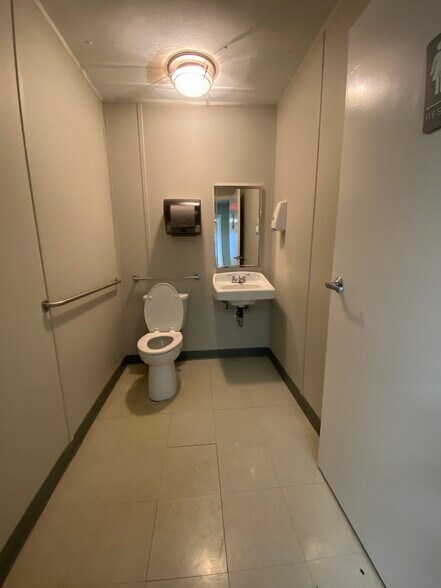 1008 Dickerson Dr, Jasper, TX à louer - Photo du bâtiment - Image 3 de 25