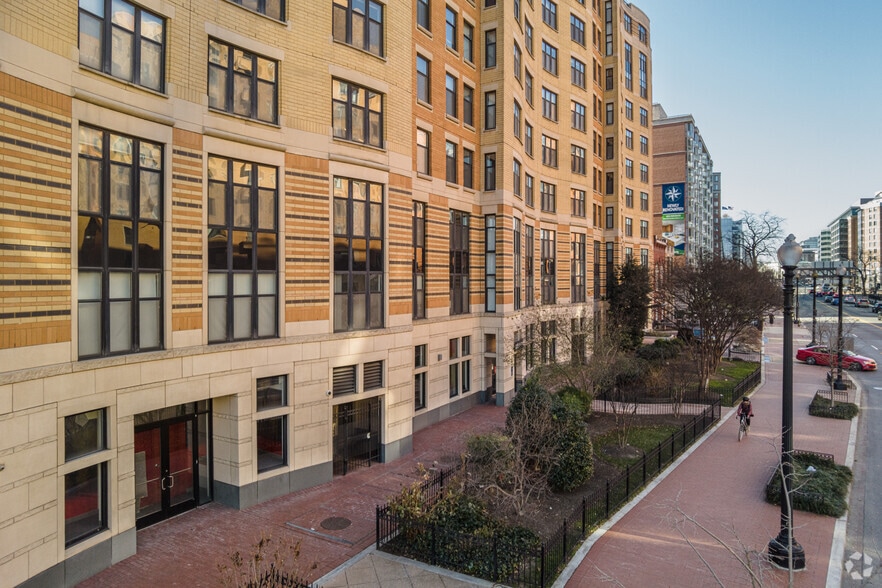 400 Massachusetts Ave NW, Washington, DC for sale - Building Photo - Image 2 of 4
