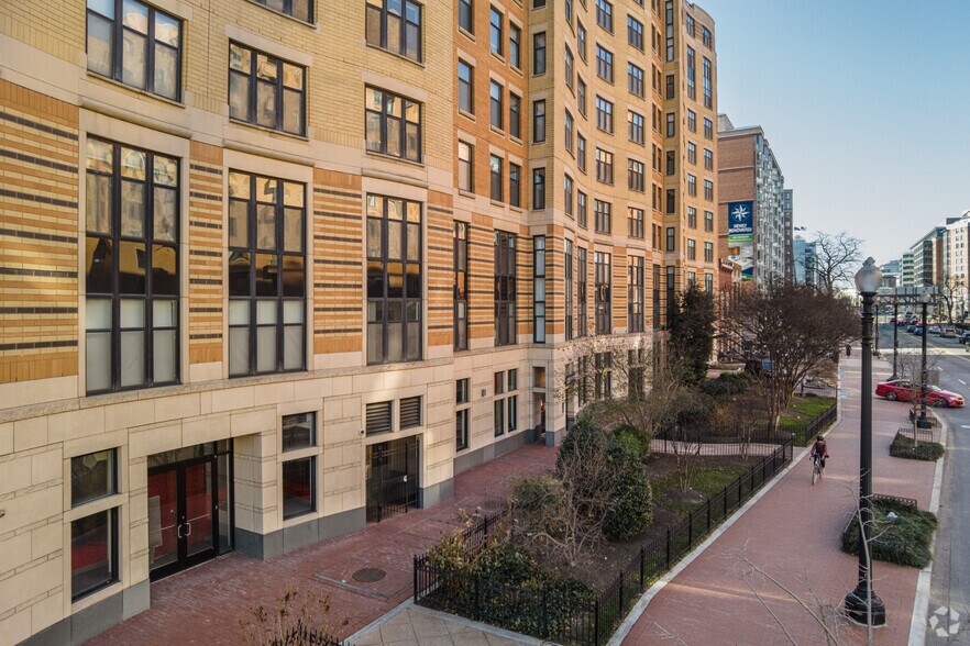 400 Massachusetts Ave NW, Washington, DC à vendre - Photo du bâtiment - Image 2 de 4