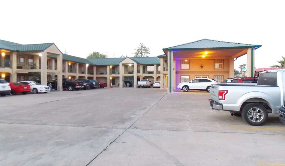 207 US Highway 77 S, Hallettsville, TX à vendre - Photo du bâtiment - Image 3 de 44