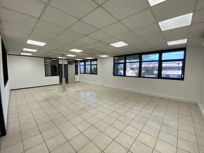 13 Allée Des Tulipiers, Bron for sale - Interior Photo - Image 2 of 12