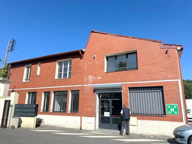 Flex in Argenteuil for lease - Building Photo - Image 1 of 22