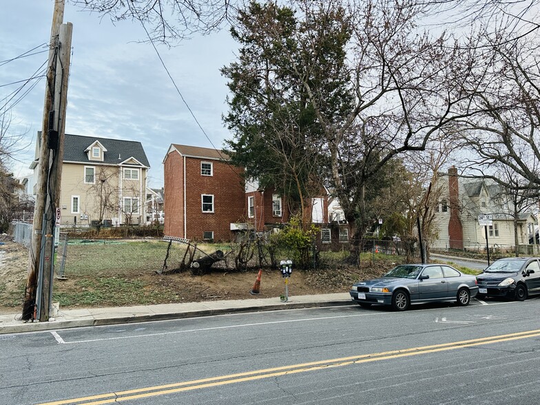 2325 S Shirlington Rd, Arlington, VA à vendre - Photo du bâtiment - Image 3 de 9