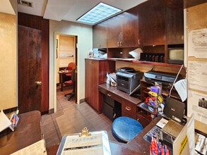 870 5th Ave, New York, NY for lease Interior Photo- Image 2 of 4