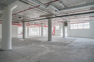 4818 Van Dam St, Long Island City, NY à louer Photo intérieure- Image 1 de 12
