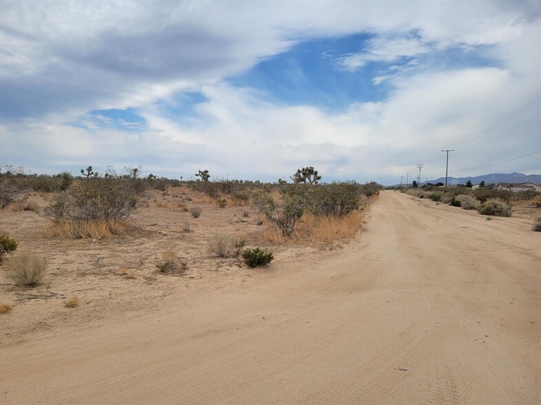 Lindero St, Phelan, CA à vendre - Photo du bâtiment - Image 1 de 1