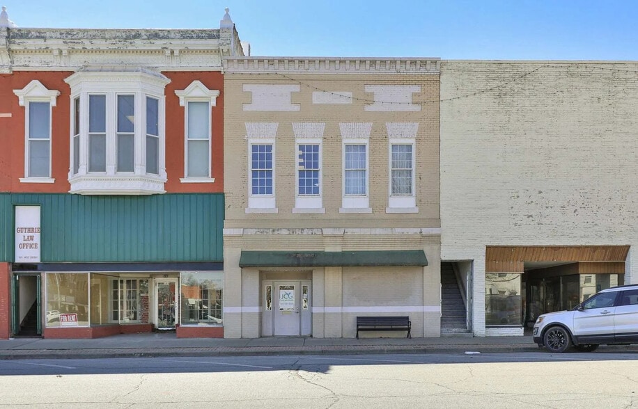 105 W Cherry St, Nevada, MO for sale - Building Photo - Image 1 of 8