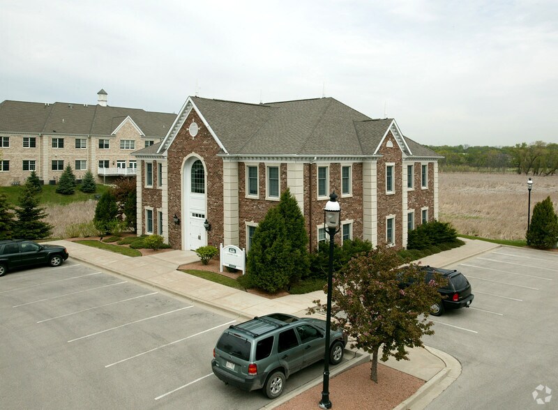15350 W Capitol Dr, Brookfield, WI for sale - Primary Photo - Image 1 of 3
