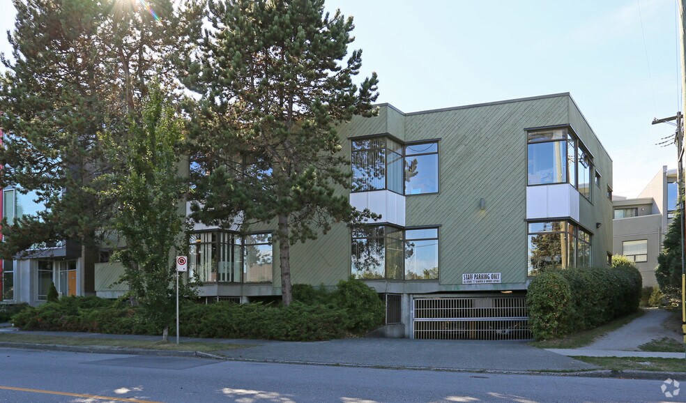 3455 Victoria Dr, Vancouver, BC à vendre - Photo du bâtiment - Image 2 de 31