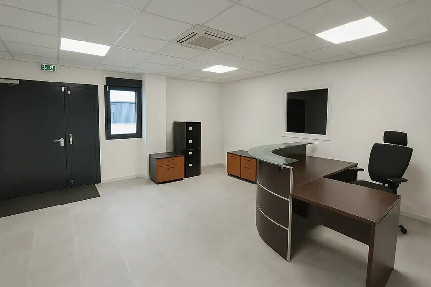 Local d'activités dans Vaulx-Milieu à vendre - Photo intérieure - Image 2 de 9