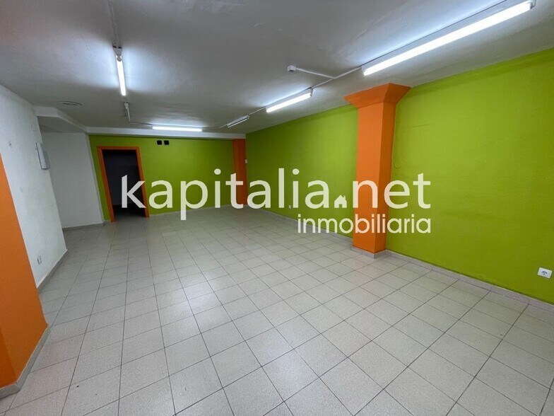 Commerce de détail dans València, Valencia à louer - Photo du bâtiment - Image 3 de 6