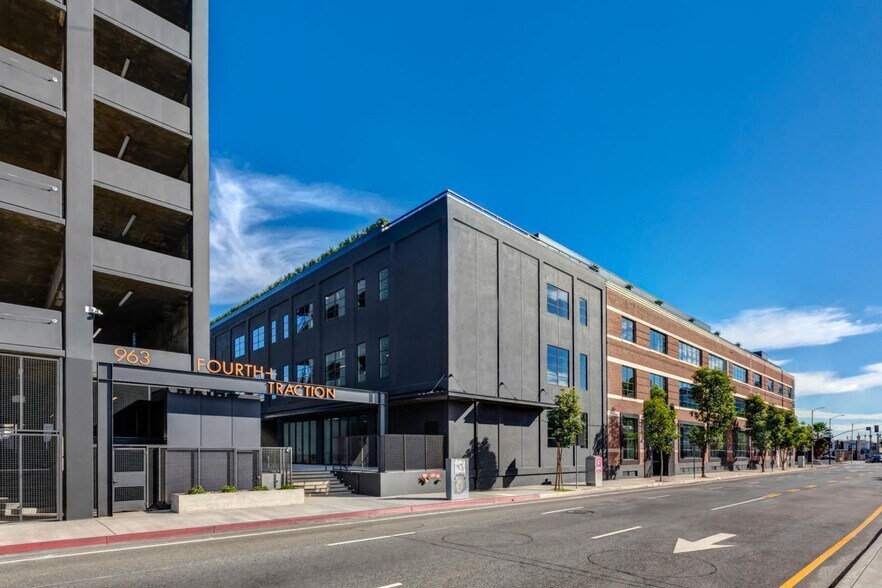 963 E 4th St, Los Angeles, CA à louer - Photo du bâtiment - Image 2 de 3