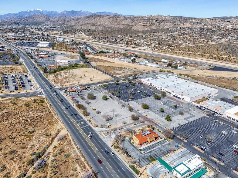 58012 29 Palms Hwy, Yucca Valley, CA à vendre - Photo du bâtiment - Image 3 de 6