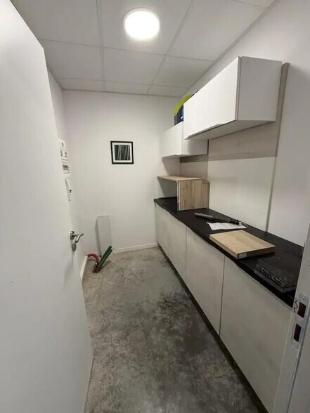 Retail in La Teste-de-Buch for lease - Interior Photo - Image 3 of 7
