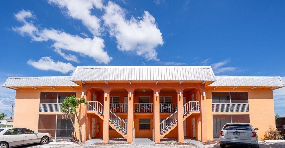 18205 Gulf Blvd, Redington Shores, FL à vendre - Photo du bâtiment - Image 2 de 11