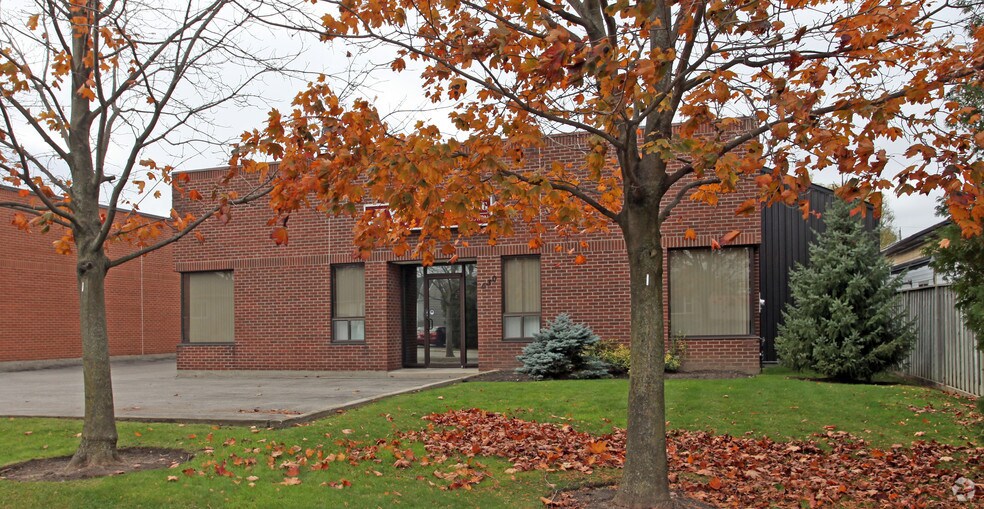 630 Euclid St, Whitby, ON à louer - Photo du bâtiment - Image 2 de 2
