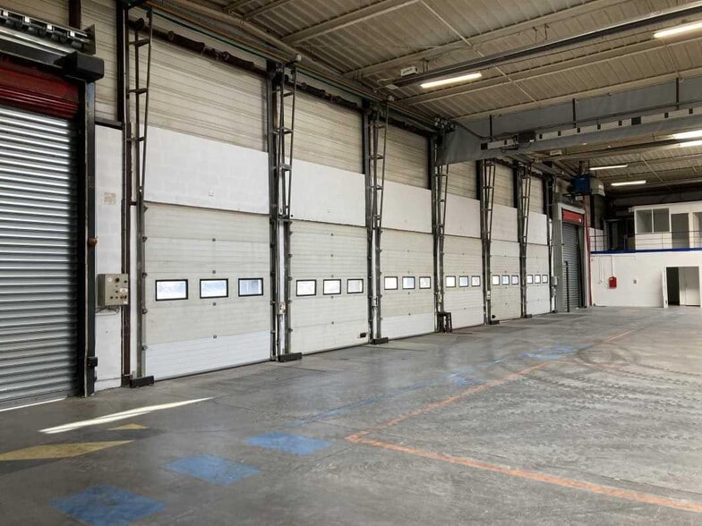 2 Route Du Dôme, Chaponost for lease - Building Photo - Image 2 of 14