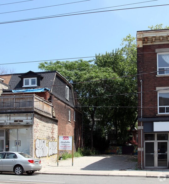 1079 Bathurst St, Toronto, ON à vendre - Photo principale - Image 1 de 1