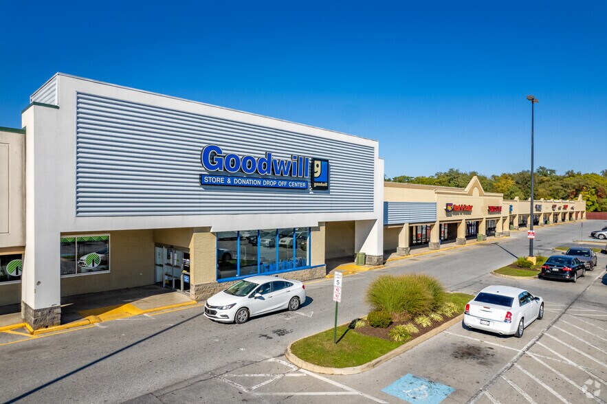 4-24 Charles Town Plz, Charles Town, WV à louer - Photo du bâtiment - Image 1 de 6