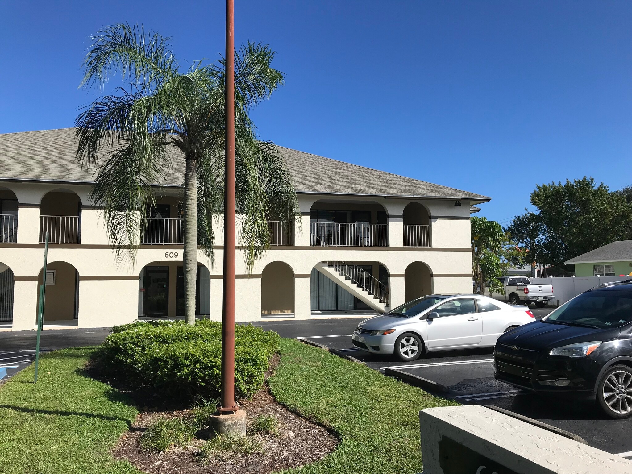 609 N Hepburn Ave, Jupiter, FL for lease Primary Photo- Image 1 of 16