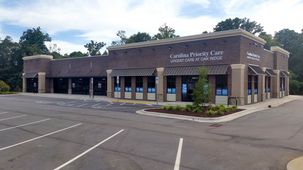 8001 Marketplace Dr, Oak Ridge, NC for lease - Interior Photo - Image 2 of 4