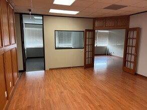 710 N Post Oak Rd, Houston, TX for lease Interior Photo- Image 1 of 3