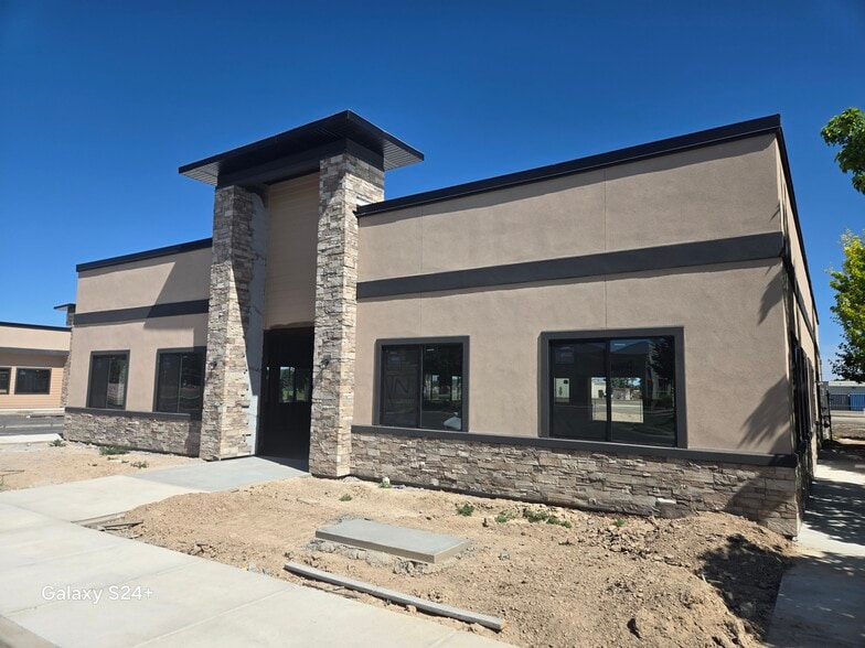 1143 12th Ave Rd, Nampa, ID à louer - Photo du bâtiment - Image 2 de 3