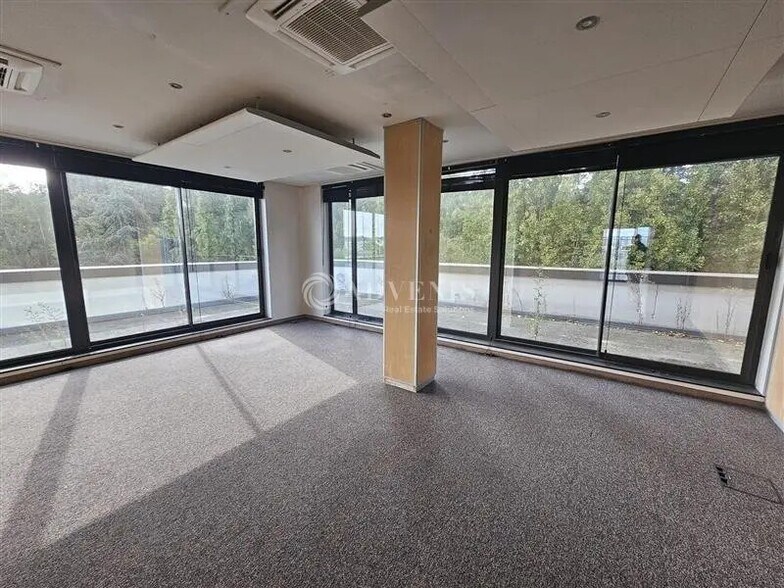 Bureau dans Rosny-sous-Bois à louer - Photo du bâtiment - Image 1 de 11