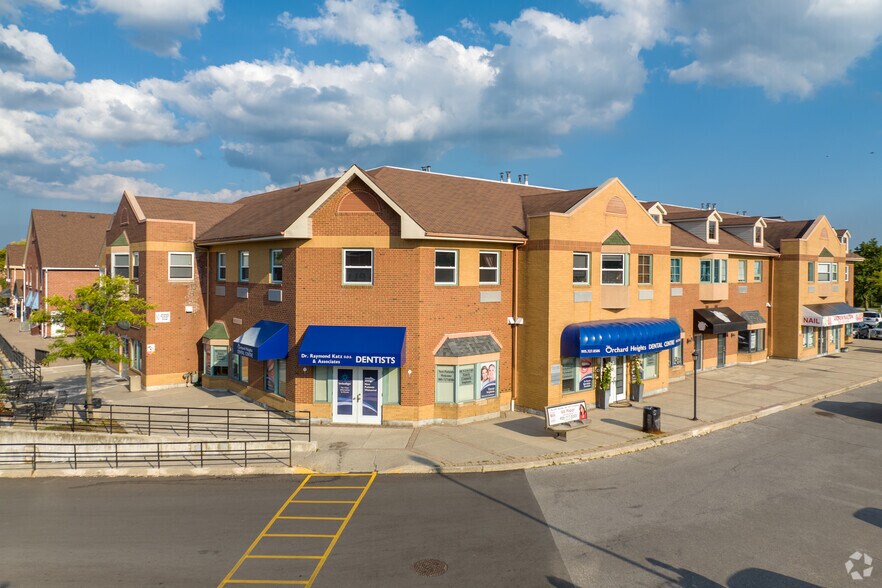 2-28 Orchard Heights Blvd, Aurora, ON à vendre - Photo principale - Image 1 de 1