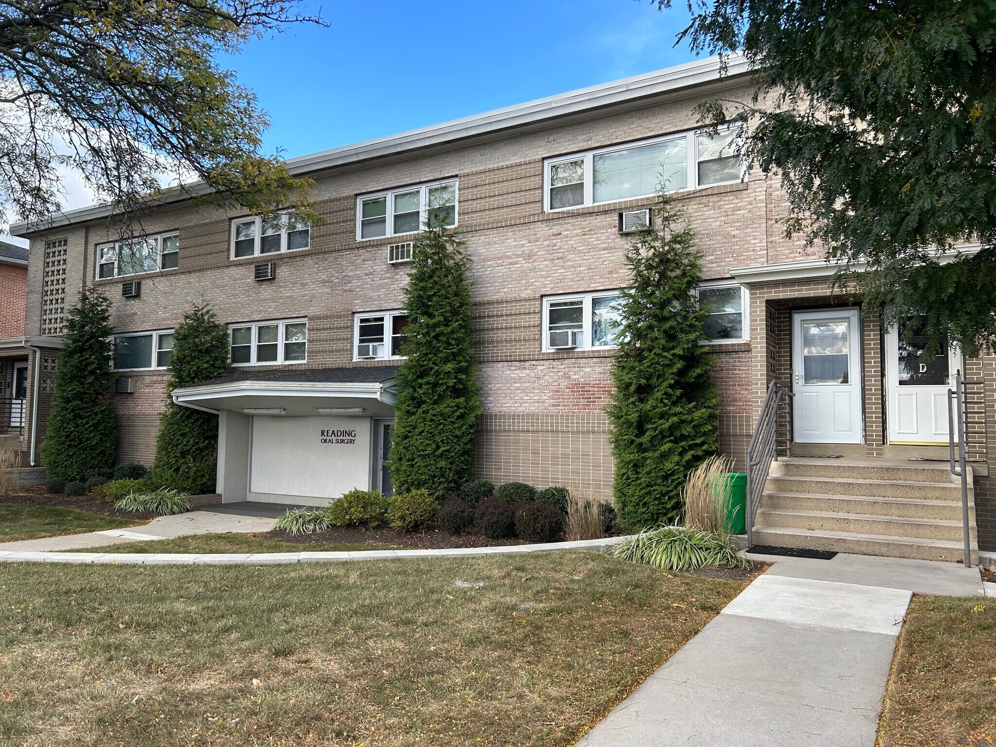 517 E Lancaster Ave, Shillington, PA à louer Photo du bâtiment- Image 1 de 15