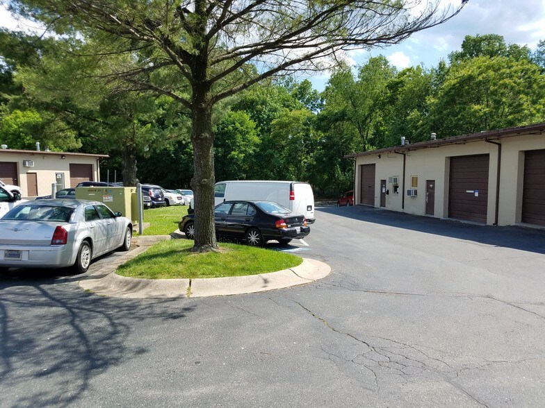 433-435 E Diamond Ave, Gaithersburg, MD à louer - Photo du bâtiment - Image 3 de 9