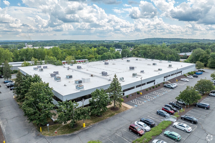 450 Fortune Blvd, Milford, MA for lease - Primary Photo - Image 1 of 6