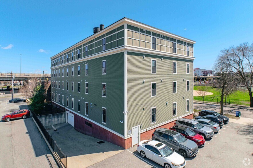 100 Fellsway W, Somerville, MA à louer - Photo du bâtiment - Image 2 de 4