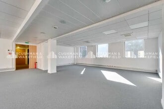 Office in Boulogne-Billancourt for lease Building Photo- Image 2 of 9