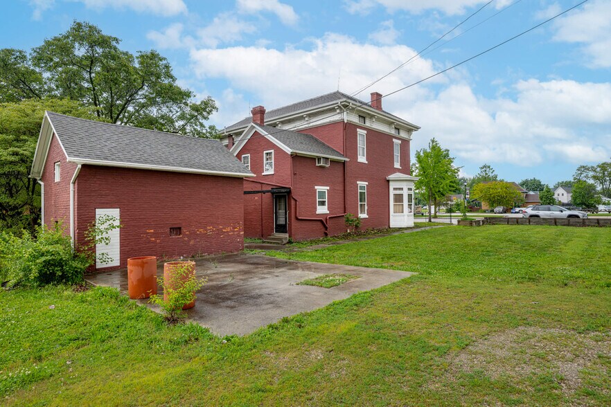 405 E Spring St, Saint Marys, OH à vendre - Photo du bâtiment - Image 2 de 28