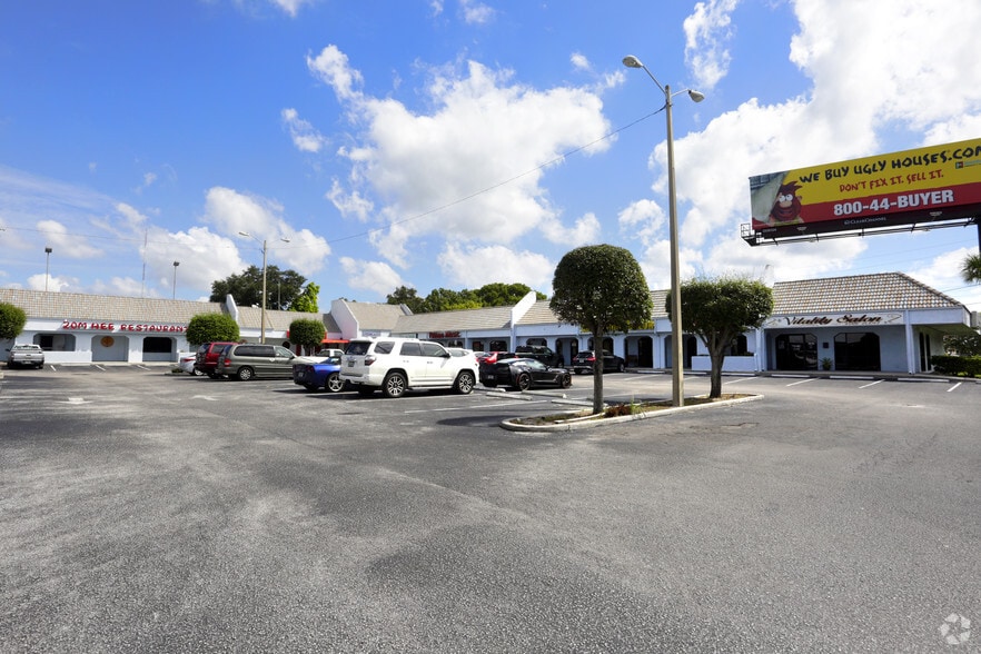 9011 Park Blvd, Seminole, FL for lease - Primary Photo - Image 1 of 7