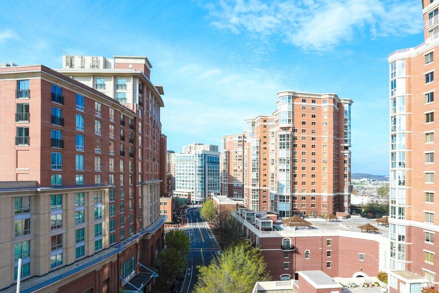 2051 Jamieson Ave, Alexandria, VA for lease - Building Photo - Image 2 of 6