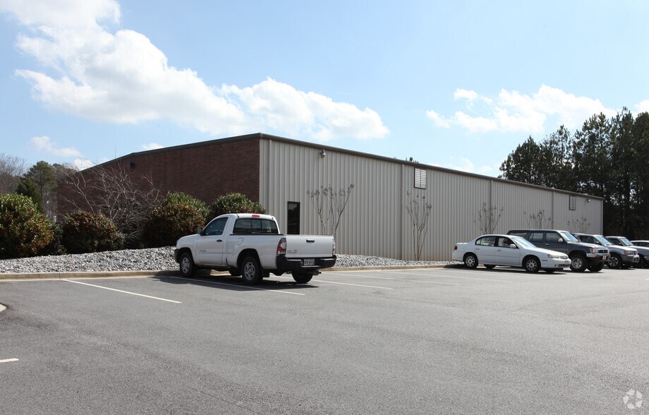 3615 North Pky, Cumming, GA for lease - Building Photo - Image 3 of 4
