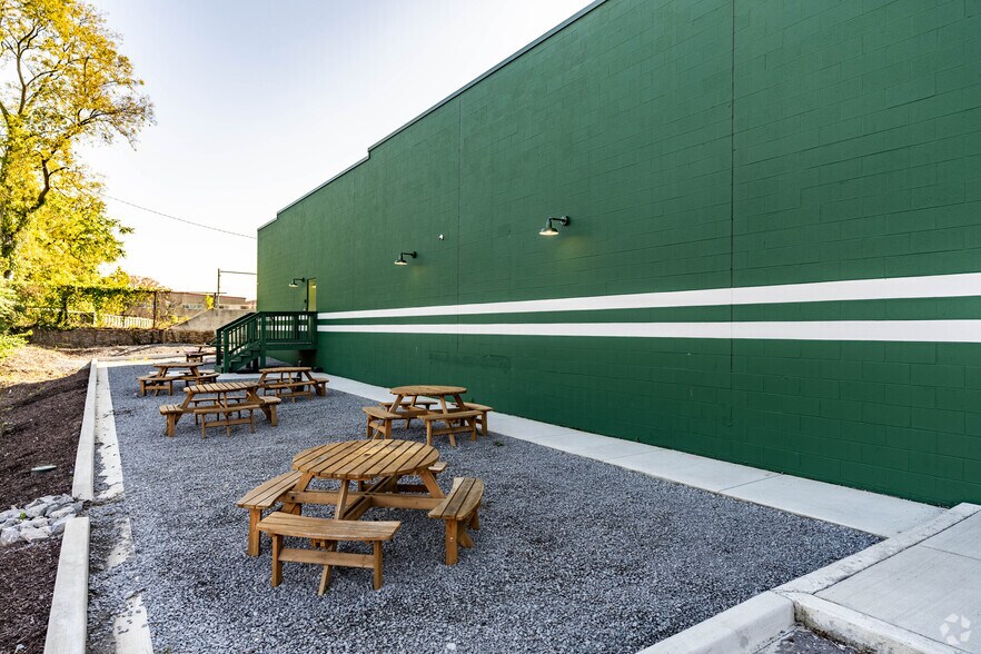 614 18th Ave N, Nashville, TN à louer - Photo du bâtiment - Image 2 de 11