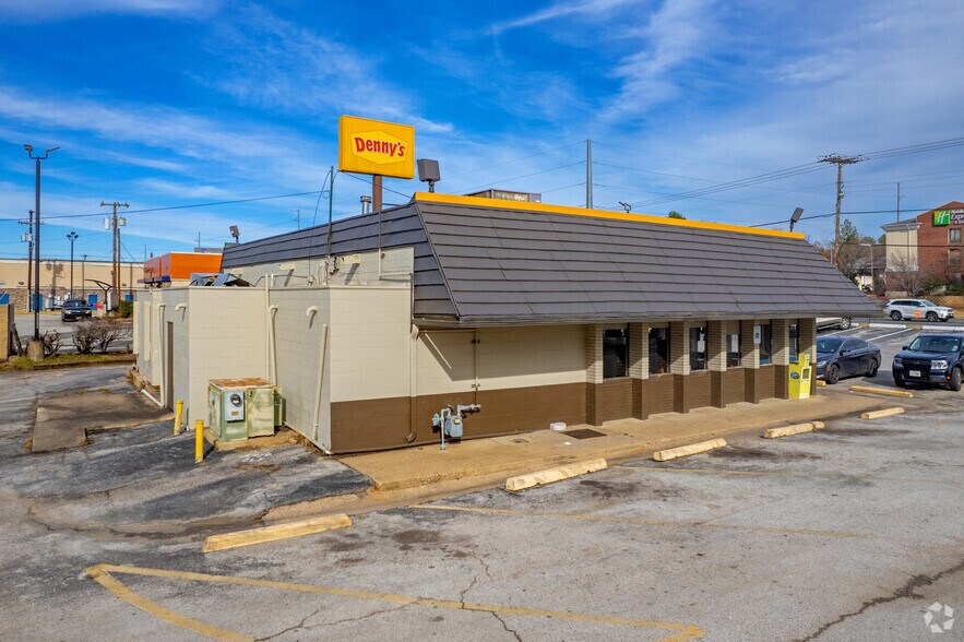 3422 W Gentry Pkwy, Tyler, TX for lease - Building Photo - Image 2 of 28