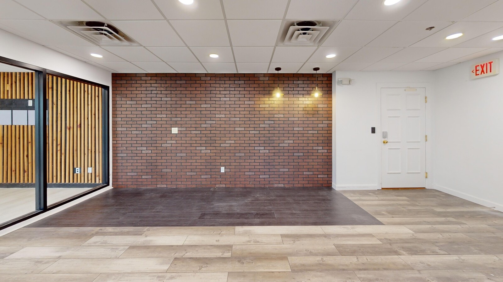 8 Cedar St, Woburn, MA 01801 - Unit 62 -  - Interior Photo - Image 2 of 5
